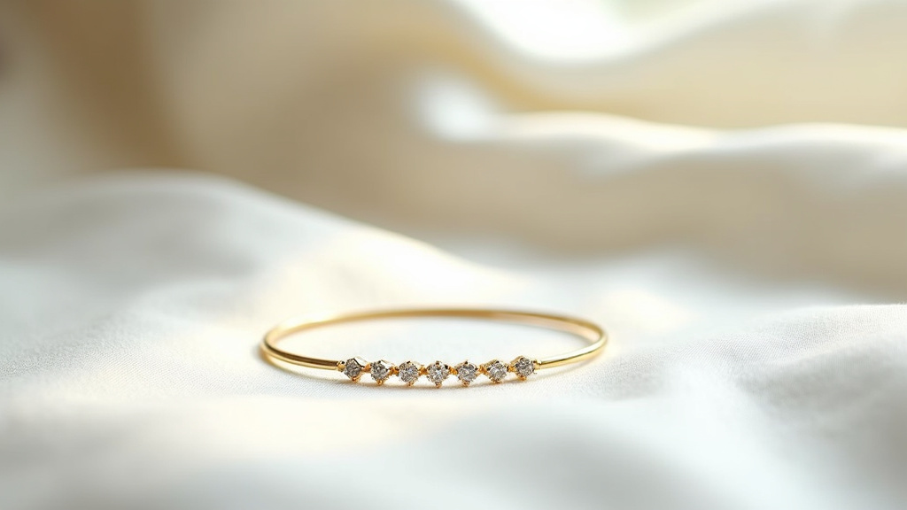 Bracelet Danaé ligne cinq diamants réunis de Persée Paris en or jaune 18 carats