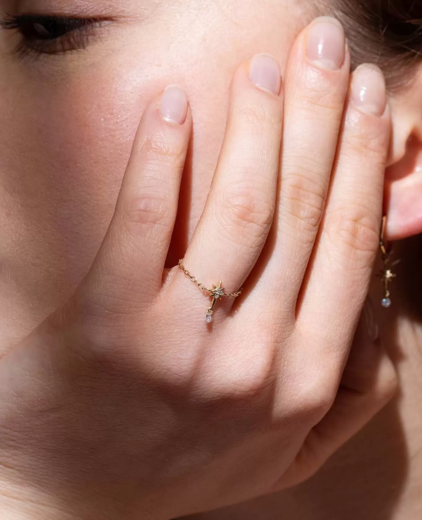 New Persée Paris Bague Séléné chaînette Etoile Polaire pavée un diamant suspendu
