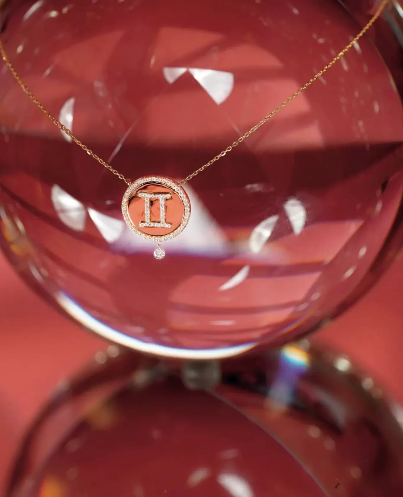 Store Persée Paris Collier Céleste Médaillon Pavé diamant Signe Capricorne